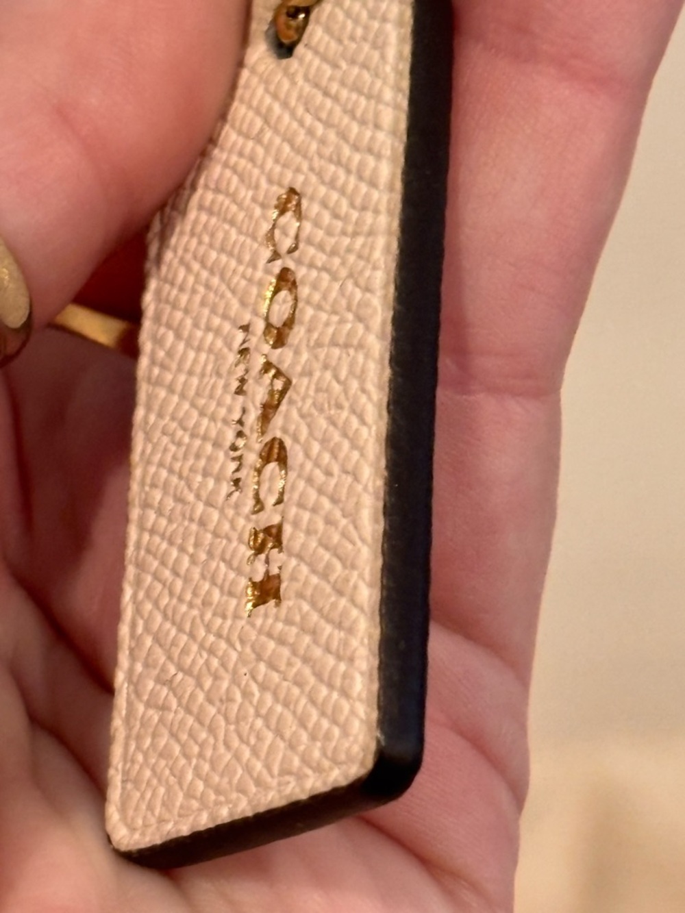 COACH XL White Leather Hangtag - Picture 7 of 7